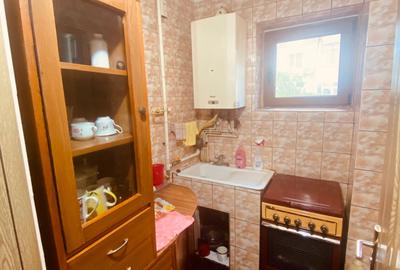 Apartament cu 3 camere decomandat în Războieni - 2