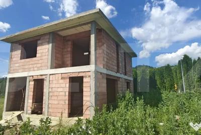 Casă cu 4 camere cu Teren 350 Mp în Central - 10