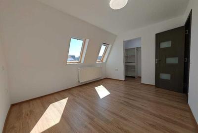 Casă cu 4 camere cu Teren 480 Mp în Central