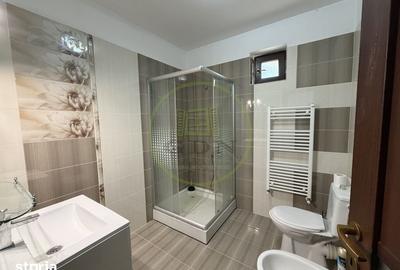 Casă cu 5 camere cu Teren 497 Mp în Cârcea