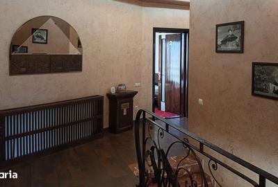 Casă cu 4 camere decomandat cu Teren 950 Mp în Central