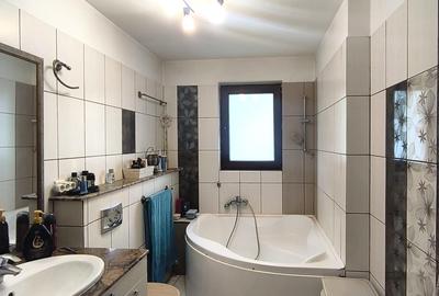 Casă cu 4 camere cu Canalizare în Periferie - 19