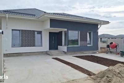 Casă cu 4 camere cu Teren 390 Mp în Balotești