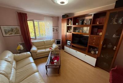 Apartament cu 3 camere decomandat în Inel I