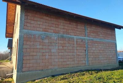Casă cu Teren 930 Mp în Central