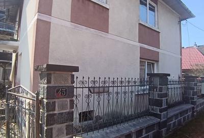 Casă cu Teren 267 Mp în Central - 2