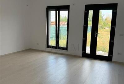 Casă individuală cu 3 camere cu Canalizare în Giroc