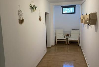 Casă cu 6 camere cu Teren 220 Mp în Central