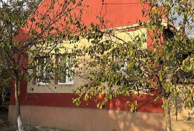 Casă cu 3 camere cu Teren 1400 Mp în Macedonia