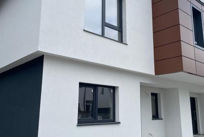 Duplex cu 5 camere cu Canalizare în Central - 2