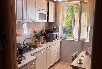 Apartament cu 3 camere semidecomandat în Nord