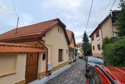 Casă individuală cu 3 camere cu Canalizare în Schei