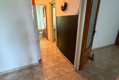 Apartament cu 3 camere decomandat în Berceni