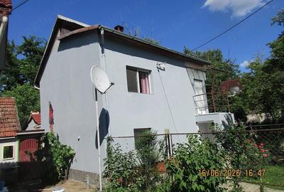 Casă cu 4 camere cu Teren 314 Mp în Central