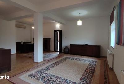 Apartament cu 5 camere decomandat în Iancului
