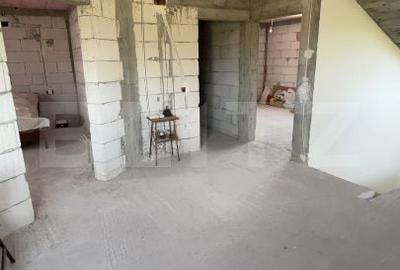 Casă cu 4 camere cu Teren 2000 Mp în Budești