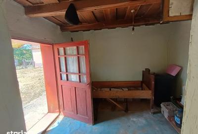 Casă cu 2 camere cu Teren 1100 Mp în Mica