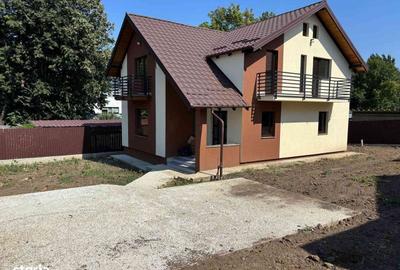 Casă cu 4 camere în Central