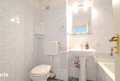 Apartament cu 3 camere semidecomandat în Grivița