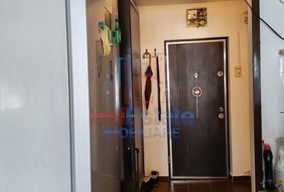 Apartament cu 2 camere semidecomandat în Podu Roș