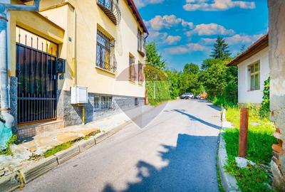 Casă individuală cu 8 camere cu Teren 164 Mp în Brașovul Vechi