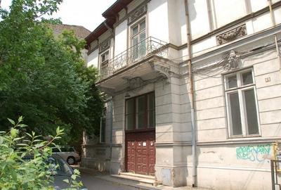 Casă cu 15 camere cu Teren 647 Mp în P-ța Romană - 2