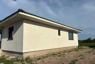 Casă cu 4 camere în Central - 2