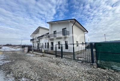 Duplex cu 4 camere cu Canalizare în Mohu - 1