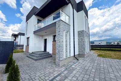 Casă individuală cu 4 camere cu Canalizare în Cristian - 12