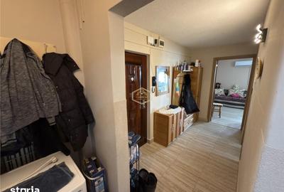 Apartament cu 2 camere decomandat în Micro 17