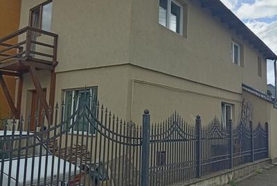 Casă cu 4 camere în Central - 1