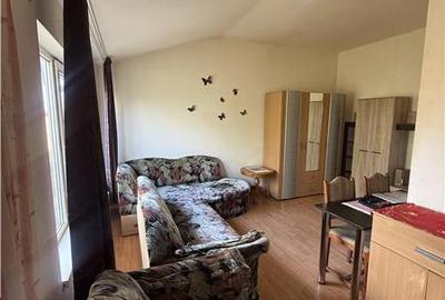 Garsonieră decomandată în Poarta 6