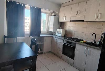 Apartament cu 2 camere decomandat în Micro 20