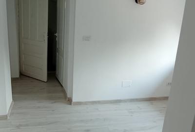 Casă cu 4 camere cu Teren 200 Mp în Gara de Nord - 2