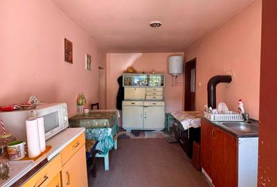 Casă cu 4 camere decomandat în Vețel