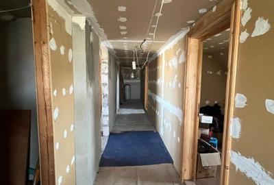 Casă cu 10 camere cu Teren 181 Mp în Rovine - 1