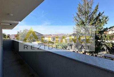 Apartament cu 3 camere în Apărătorii Patriei