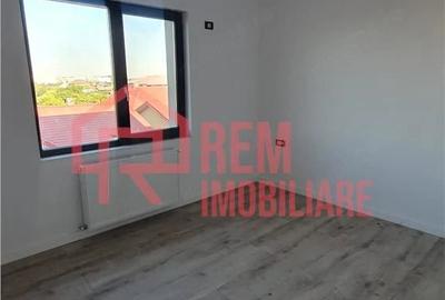 Apartament cu 3 camere semidecomandat în Fundeni