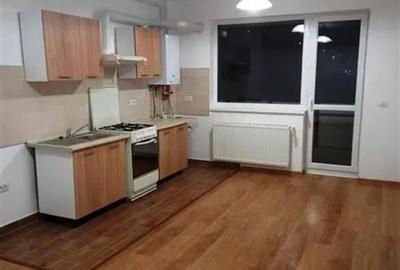 Apartament cu 2 camere nedecomandat, mobilat în Tractorul - 2