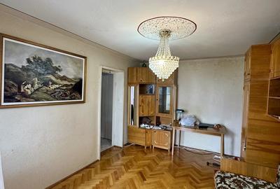Apartament cu 3 camere semidecomandat în Central