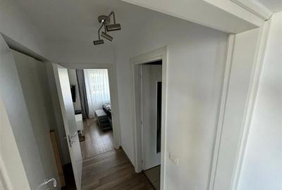 Apartament cu 3 camere decomandat în Tractorul - 7