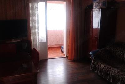 Apartament cu 3 camere decomandat în Barieră - 2