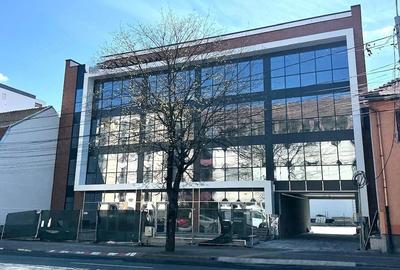 Spațiu comercial, de 1,500 mp, în Central