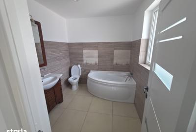 Casă cu 4 camere cu Teren 200 Mp în Livezeni