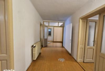 Casă cu 4 camere cu Teren 999 Mp în Crângului
