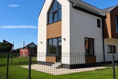 Casă cu 4 camere cu Teren 300 Mp în Stupini