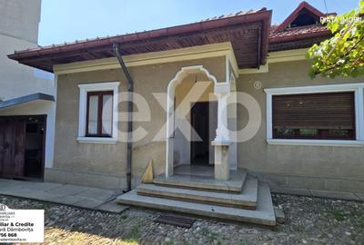 Casă individuală cu 3 camere cu Canalizare în Central