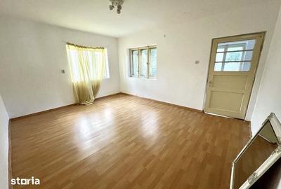Casă cu 2 camere cu Teren 1642 Mp în Bonț - 2