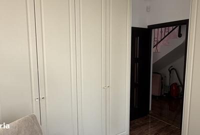 Casă cu 4 camere în Roșu