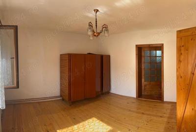 Casă cu 6 camere cu Teren 1213 Mp în Vladimirescu